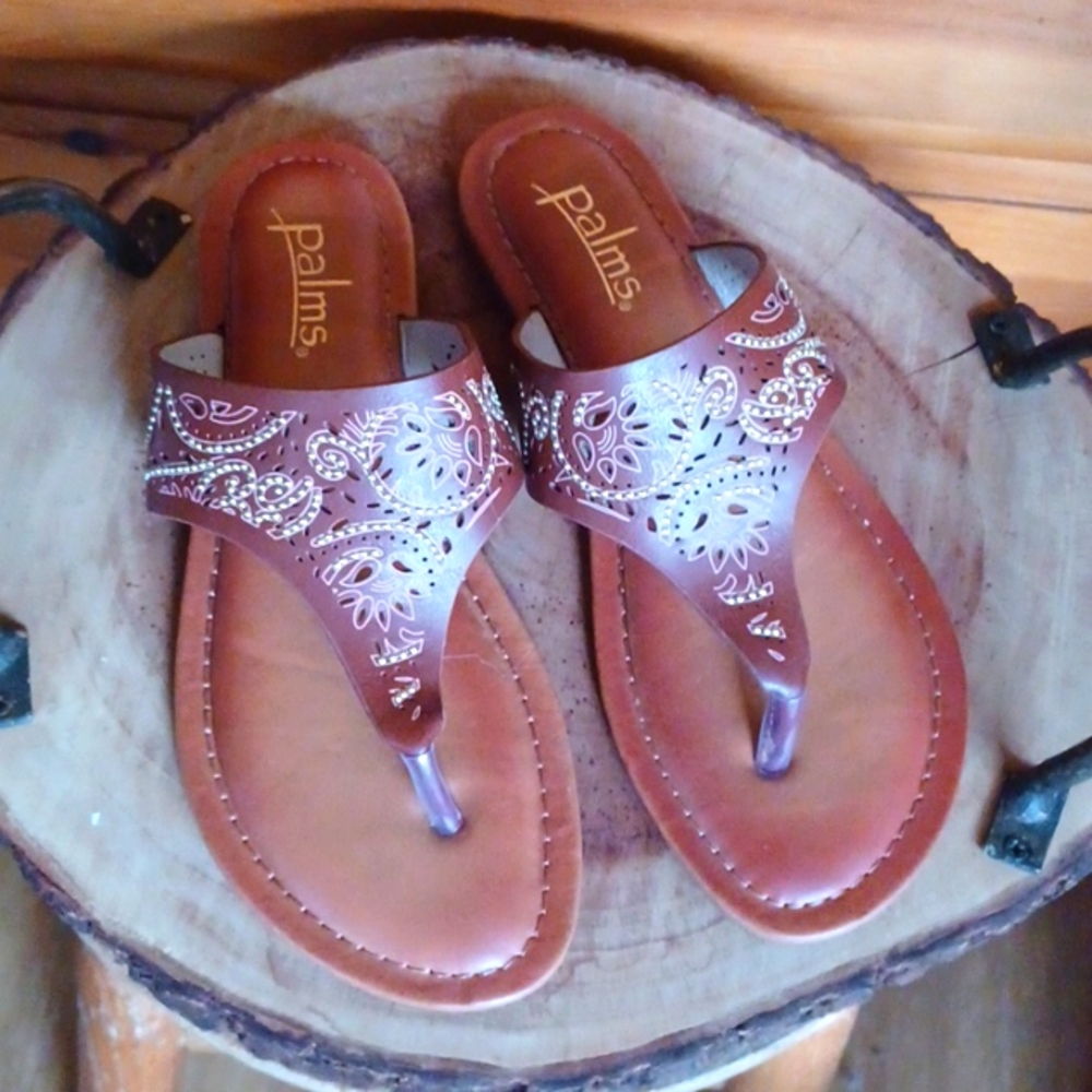Sandals women's size 7 Palms style nailhead